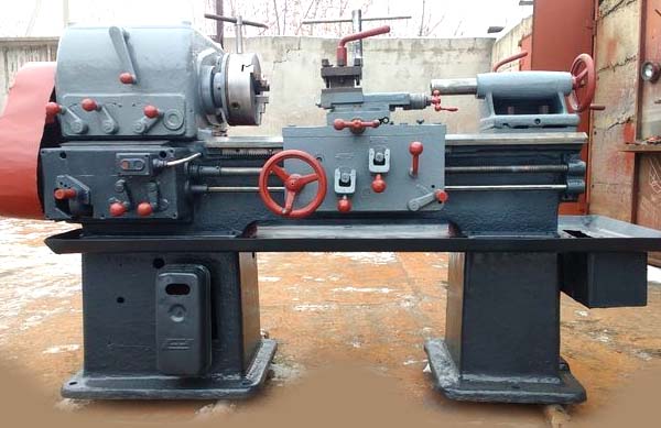 1617 Загальний вигляд токарно-гвинторізного верстата Загальний вигляд токарно-гвинторізного верстата 1617